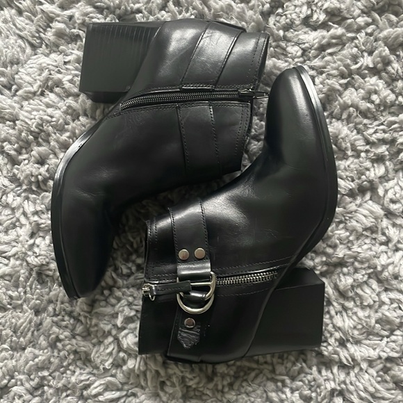 Marc Fisher Leather Victa Harness Buckle Block Chunky Heel Ankle Boots Sz 9.5 - Picture 3 of 5